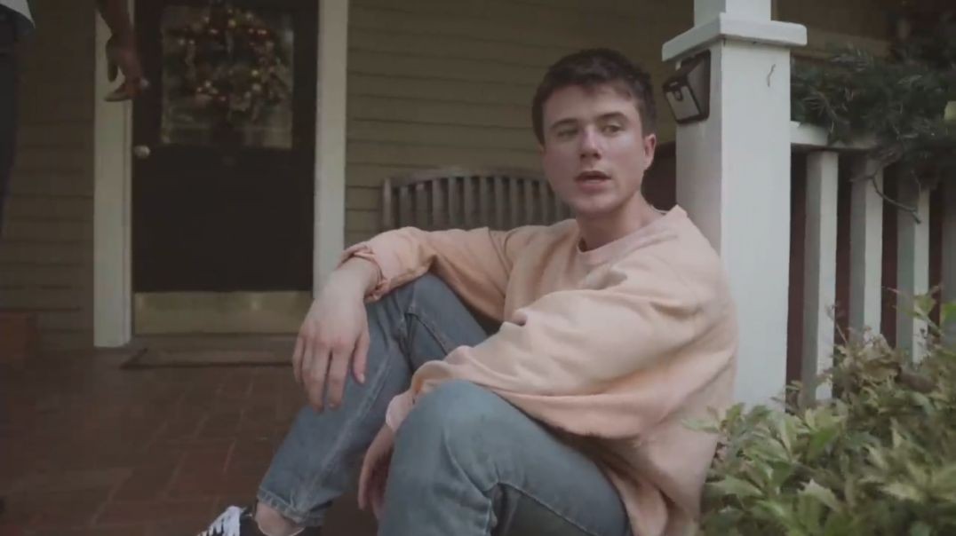 Alec Benjamin - Let Me Down Slowly [Official Music Video]